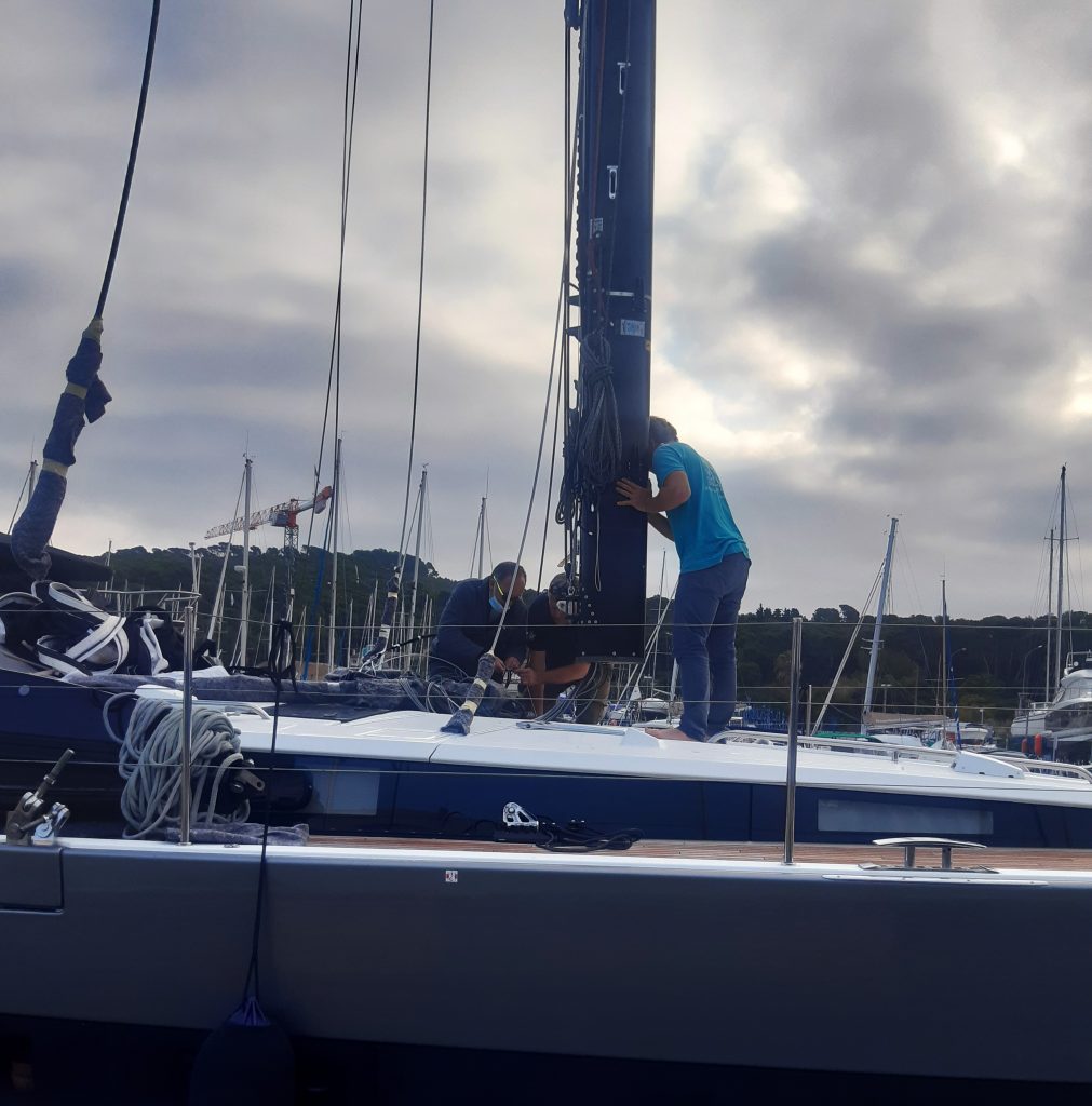 Mise en place de gréement sur bateau à toulon