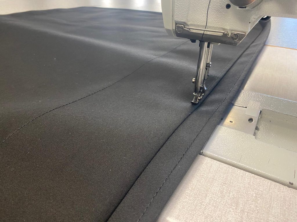 Machine à tisser et tissus