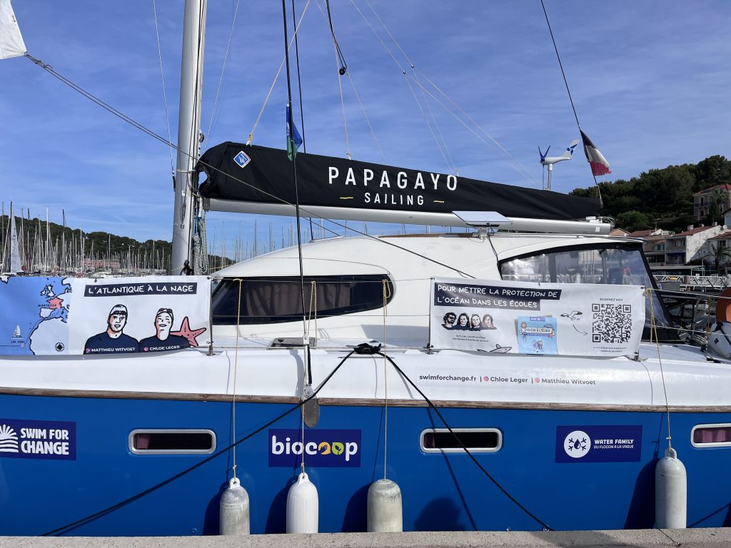 Le catamaran papagayo vu du côté